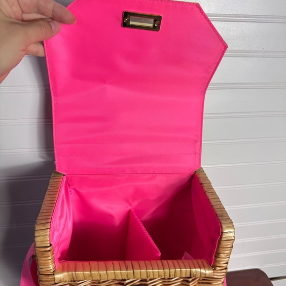 Lilly Pulitzer Cheek to Cheek Rattan Wine/Glass/Snack Basket Floral& Pink Lined - Picture 6 of 10